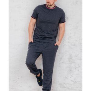 Спортивный легкий костюм с футболкой