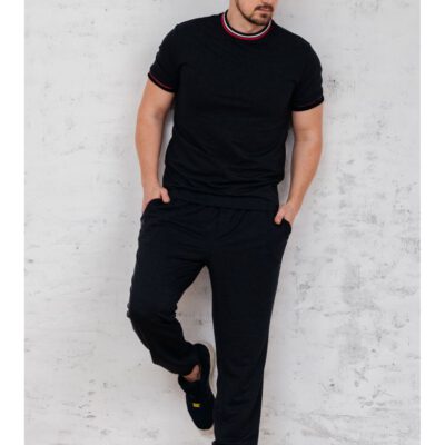 Спортивный легкий костюм с футболкой