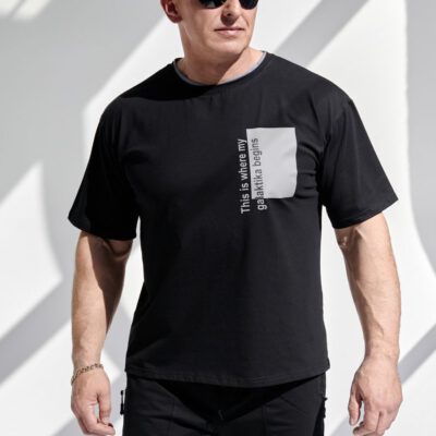 Стильная мужская футболка